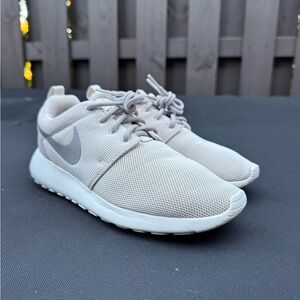 Nike Wmns Roshe One 'Light Orewood Brown'